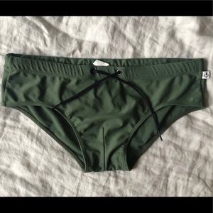 Low rise men’s swim briefs